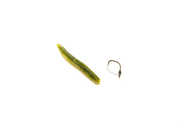 白の背景に隔離された雑草のない餌ホルダーフックを持つ1つの緑のカボチャのプラスチックワーム 軟質プラスチックルアーダインガー Senko Wrom Bass Fishing Tochling Gear — ストック写真