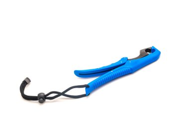 Üst manzara kapalı balık dudak tutucu beyaz arkaplanda izole edilmiş. Ayarlanabilir bilek kayışlı mavi plastik dudak tutacağı