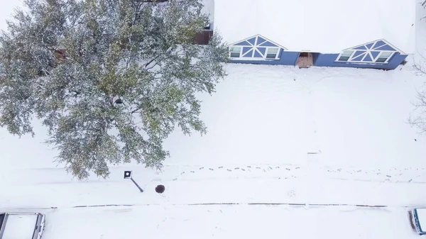 Повітряний Вид Снігу Вкритий Дахами Переднім Двориком Житлового Будинку Біля — стокове фото