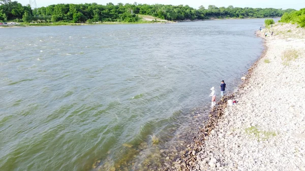 Vista Aerea Coppia Pescatori Asiatici Pesca Lungo Canale Della Diga — Foto Stock