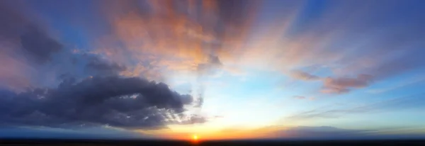 Panorama Ciel Bleu Matin Illuminé Par Lumière Soleil Orange Rouge — Photo