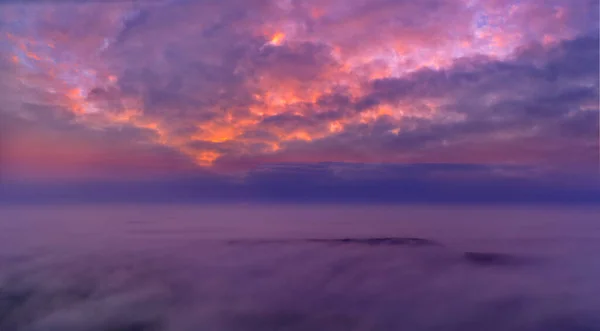 Panorama Des Morgendlichen Blauen Himmels Beleuchtet Von Orangefarbenem Und Rotem — Stockfoto