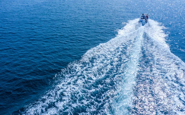 Yate Alta Velocidad Maniobra Superficie Del Agua Vacaciones Mar Océano — Foto de Stock