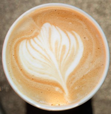 Beyaz arkaplan grafik kaynağında pembe sanat lattesi