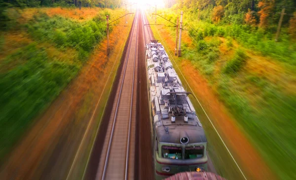 Morgendämmerung Über Dem Wald Durch Den Die Eisenbahnlinie Verläuft Wunderbare — Stockfoto