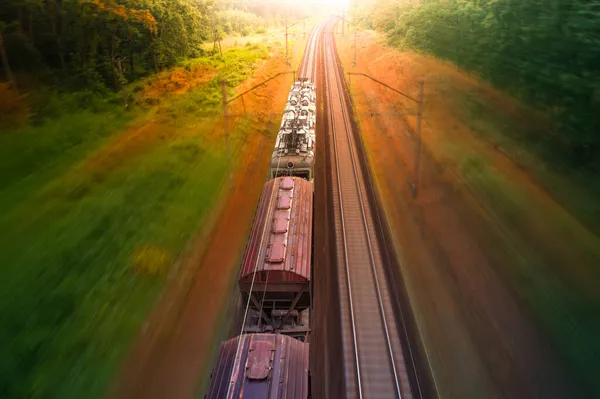 Świt Nad Lasem Przez Który Biegnie Linia Kolejowa Wspaniały Letni — Zdjęcie stockowe