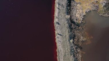 Çevresel bir sorun. Zararlı toksinlerle su kirliliği.