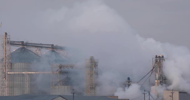 Emissões de gases de efeito estufa. Combustão de gás natural. — Vídeo de Stock