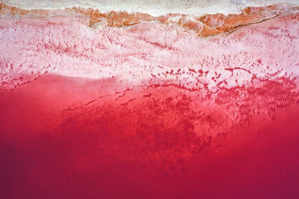 Pembe göl suyu ve tuzlu üst manzara