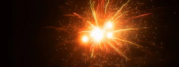 Fuochi Artificio Lucenti Festivi Uno Sfondo Cielo Notte Lunga Esposizione — Foto Stock