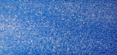 Camda buz var. Buz kristallerinin desenleri. Doğal soyut arkaplan.