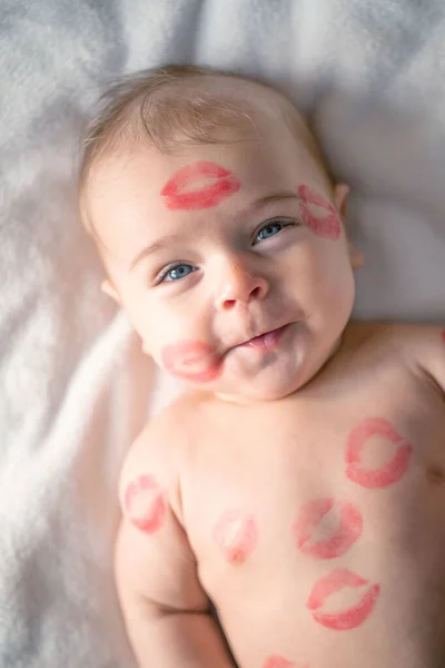 Cheerful Baby Traces Kisses Body Valentine Day Concept — стоковое фото
