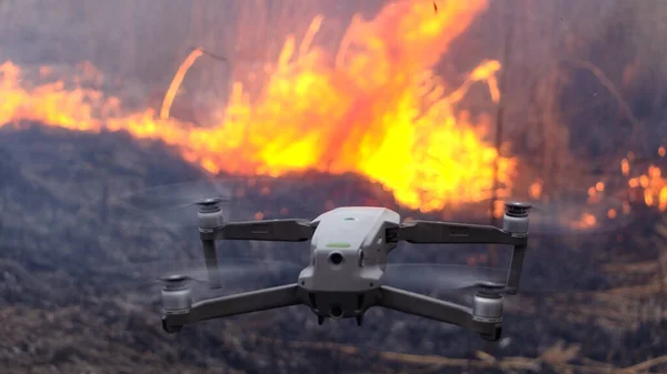 Uso Drones Lucha Contra Incendios Monitoreo Fuego Hierba Seca Con — Foto de Stock