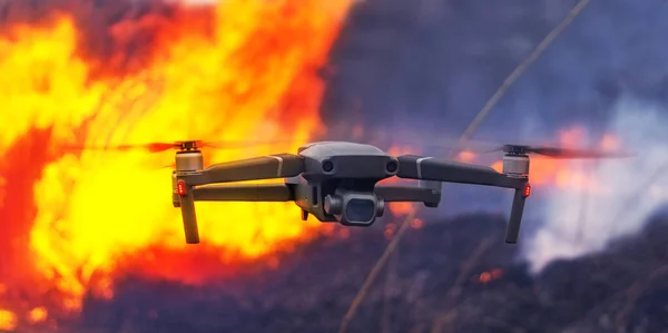 Uso Drones Lucha Contra Incendios Monitoreo Fuego Hierba Seca Con — Foto de Stock