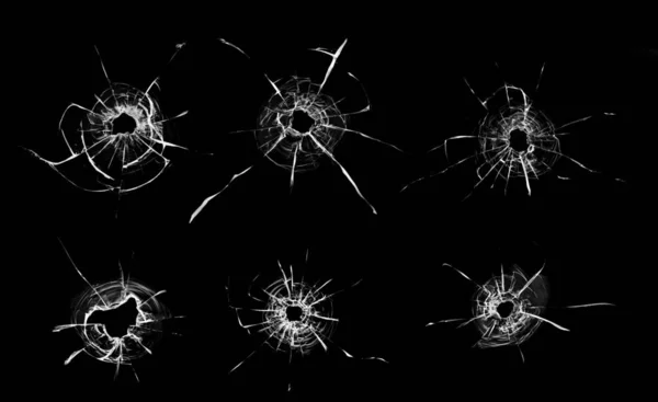 ガラスの亀裂のコラージュ 黒の背景にガラスの弾丸から穴 窓ガラスの質感 — ストック写真