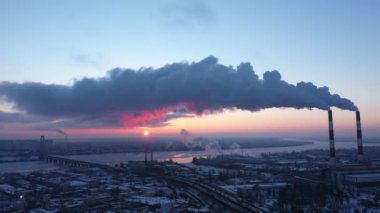 Atmosfere yayılan zararlı emisyonlar küresel ısınmaya yol açıyor.