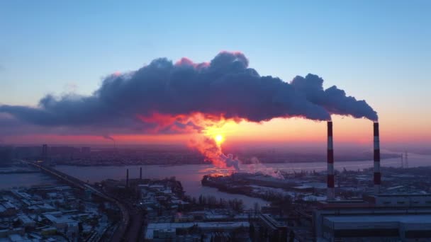 Schädliche Emissionen in die Atmosphäre verursachen globale Erwärmung. — Stockvideo