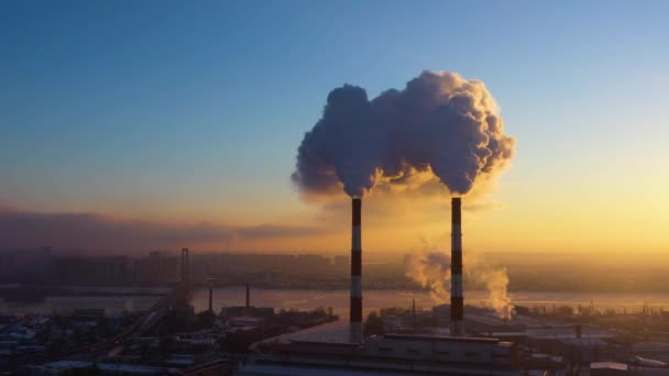 Utsläpp Växthusgaser Föroreningar Fabriker Smutsig Luft Över Staden Negativ Inverkan — Stockvideo