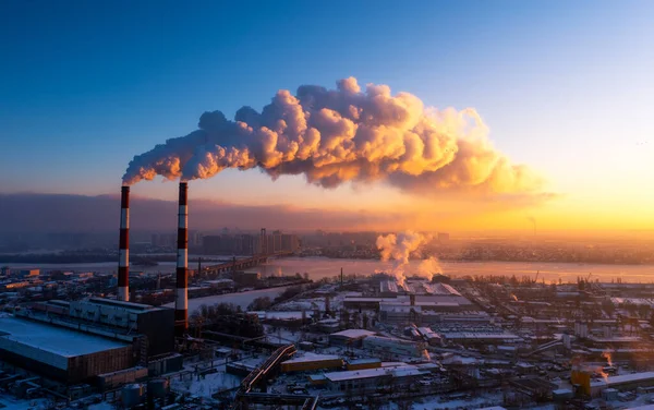 温室气体排放 工厂污染 城市上空的污浊空气 对人类健康的负面影响 — 图库照片