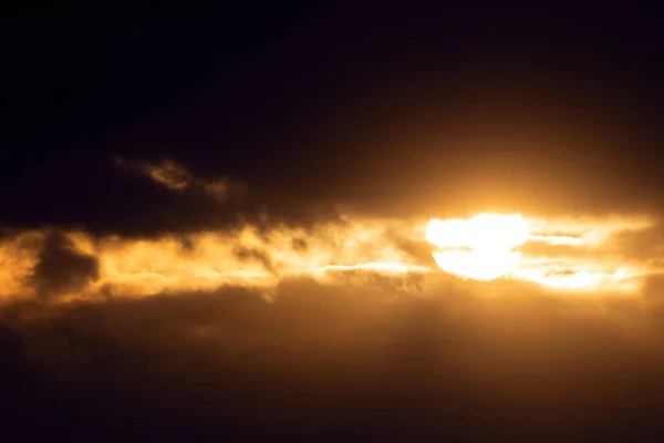 Light Dark Sun Storm Clouds Abstract Natural Background Close — Foto de Stock