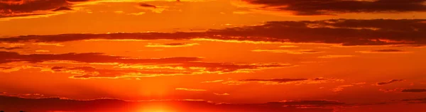 Красивый Фон Неба Закат Восходящее Небо Легкими Облаками Абстрактный Естественный — стоковое фото