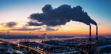 Bulutların üstündeki bitki borusu. Üst atmosfere zararlı emisyonlar. Karbon yakıtının yanması sonucu iklim değişikliği.