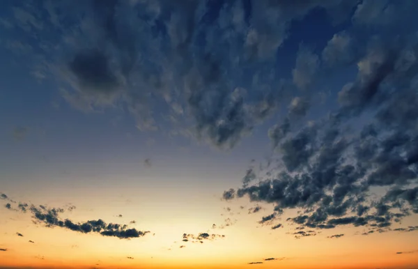 美丽的风景 夜晚的星空 黎明前 明亮的自然背景 — 图库照片