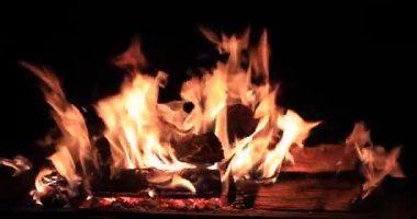 Siyah arka planda şenlik ateşi. Soyut doğal arkaplan.