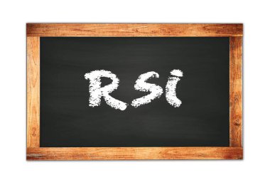 Siyah ahşap çerçeve okul tahtasına RSI metni.