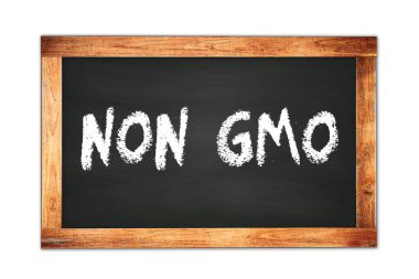 Siyah ahşap çerçeve okul tahtasına NON GDO metni.