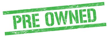 Yeşil grungy dikdörtgen damga işareti üzerinde PRE OWNED metin.