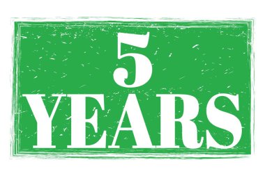 5 YIL, yeşil pul üzerine yazılmış kelimeler