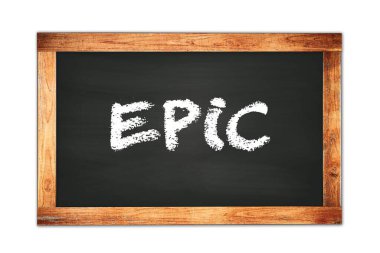 Siyah ahşap çerçeve okul tahtasına yazılmış EPIC metni.