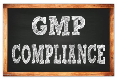 Siyah ahşap çerçeve okul tahtasına GMP Komplimanlığı