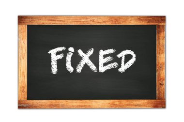 Siyah ahşap çerçeve okul tahtasına yazılmış FIXED metni.