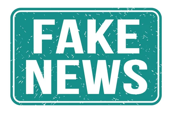 Fake News青い四角形のスタンプサインで書かれた言葉 — ストック写真