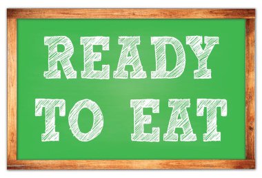 Yeşil ahşap çerçeve okul tahtasına yazılmaya hazır.