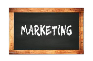 Siyah ahşap çerçeve okul tahtasına yazılmış MARKETING metni.