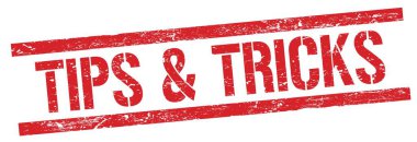 Kırmızı grungy dikdörtgen işareti üzerinde TIPS & TRICKS metni.