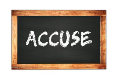Siyah ahşap çerçeve okul tahtasına ACCUSE metin.
