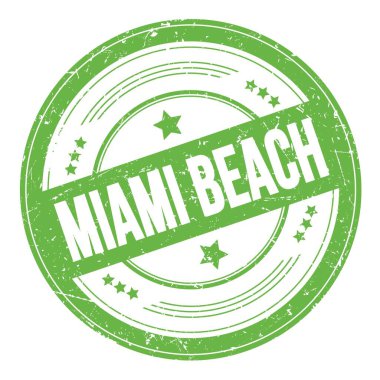 MIAMI BEACH yeşil yuvarlak dokuma damgası üzerine metin.