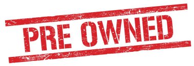 Kırmızı grungy dikdörtgen damga işareti üzerinde PRE OWNED metin.
