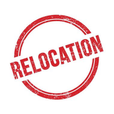 RELOCATION metni kırmızı grungy vintage yuvarlak pul üzerine yazılmış.