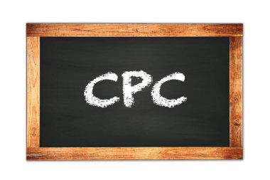 Siyah ahşap çerçeve okul tahtasına yazılmış CPC metni.