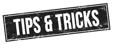 Siyah grungy dikdörtgen işareti üzerinde TIPS & TRICKS metni.