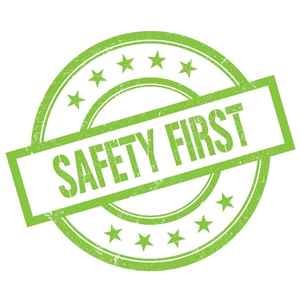 Yeşil yuvarlak vintage kauçuk mühür üzerine yazılmış ilk güvenli metin.