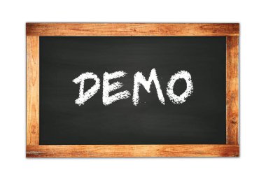 Siyah ahşap çerçeve okul tahtasına DEMO metni.