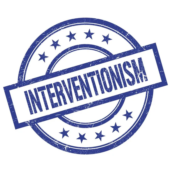 Mavi yuvarlak plastik damga üzerine yazılmış INTERVENTIONISM metin.
