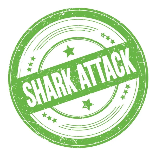 Shark Saldırısı yeşil yuvarlak dokuma damgası üzerine metin.