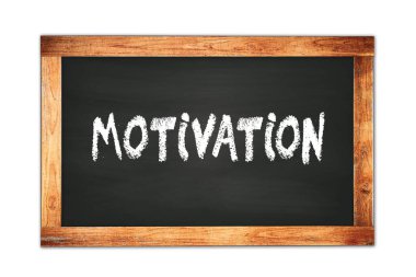 Motivasyon metni siyah ahşap çerçeve okul tahtasına yazılmış.